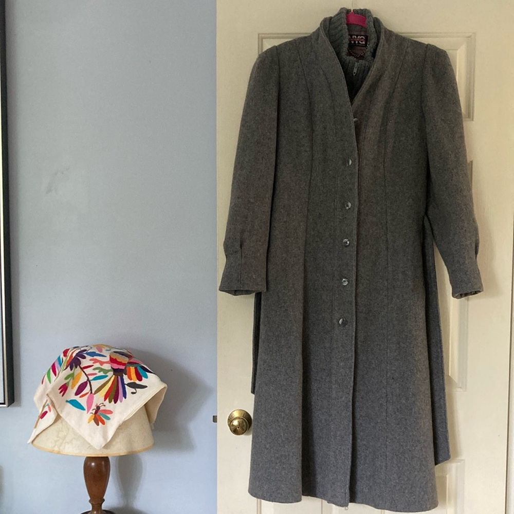 Full length gray coat that is fitted to junior size 7/women’s size 4/6.